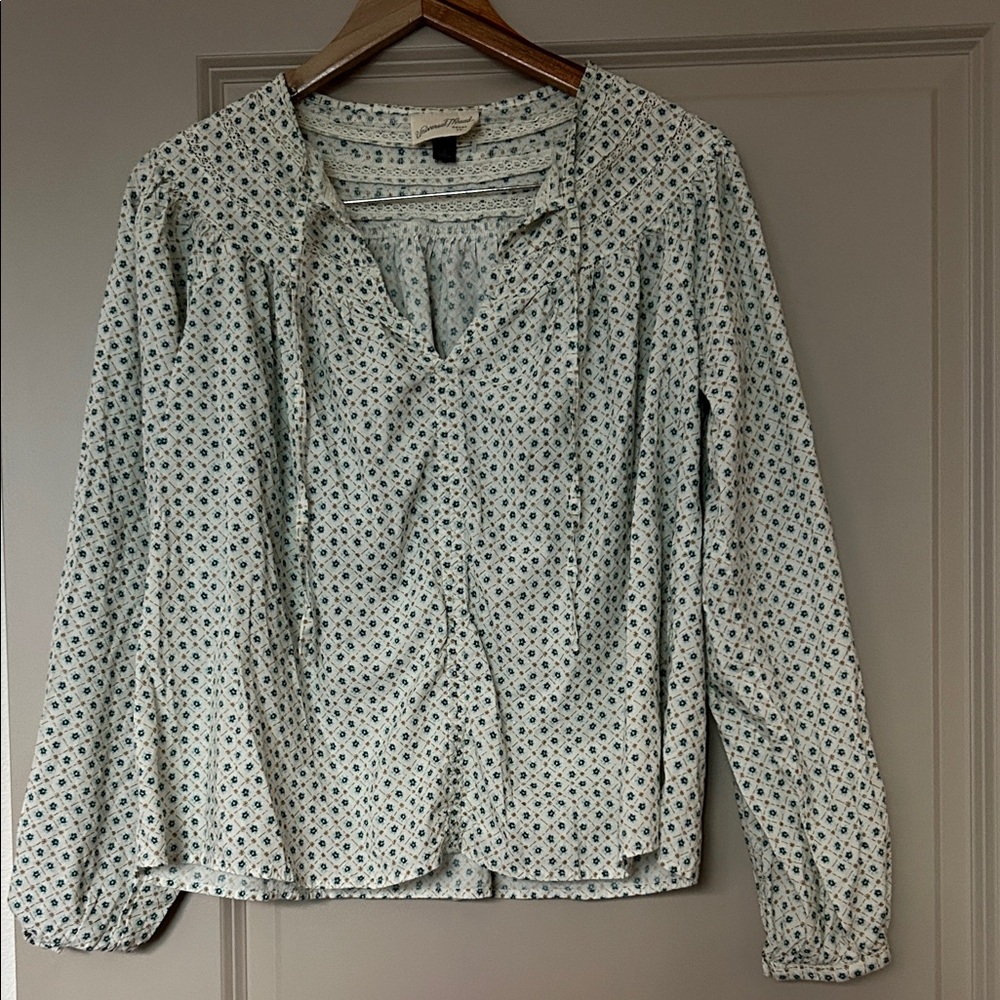 Universal Thread White and Blue Patterned Blouse - Picture 5 of 13